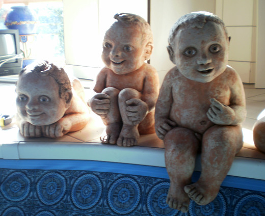 chlapčekovia - sochy k bazénu